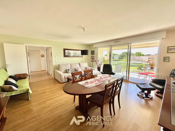 Appartement 64 m² La Rochelle -Terrasse 22 m² - Ascenseur - Parking - DPE B €399 000 ** - Référence MR712ED