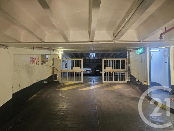 Parking à vendre  10,80 m2 PARIS - 75008