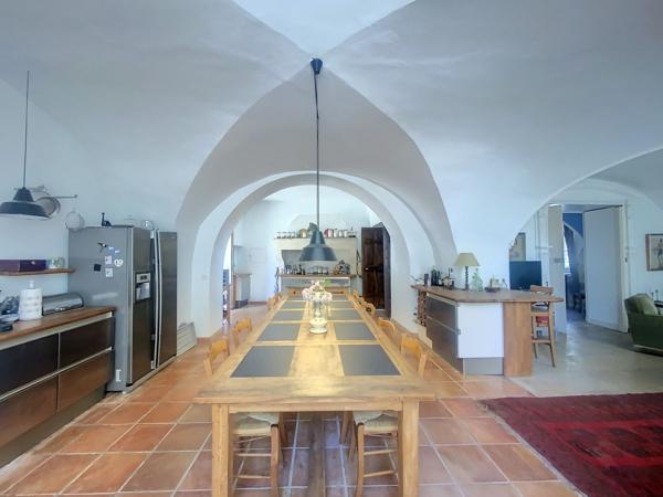 Vente Château Uzès 25 Pièces 1000 m²