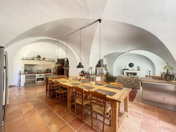 Vente Château Uzès 25 Pièces 1000 m²