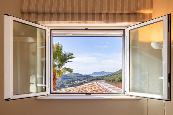 Vente Maison de luxe Saint-Cyr-sur-Mer 8 Pièces 227 m²