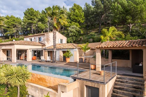 Vente Maison de luxe Saint-Cyr-sur-Mer 8 Pièces 227 m²