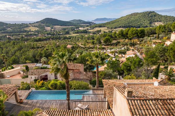 Vente Maison de luxe Saint-Cyr-sur-Mer 8 Pièces 227 m²