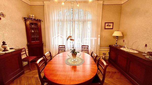 Maison bourgeoise avec son étang