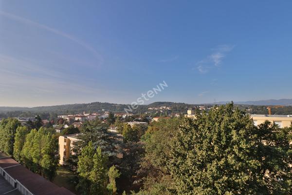 Appartement 4 pièces - Francheville Le Bas - proche commodités - DERNIER ETAGE