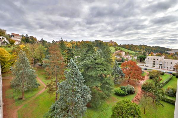 Appartement 4 pièces - Francheville Le Bas - proche commodités - DERNIER ETAGE