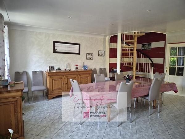 A VENDRE en Exclusivité à Saint Paul en Pareds, maison de 127 m2 avec 3 chambres et plusieurs dépendances sur plusieurs parcelles totalisant  1960 m2 env