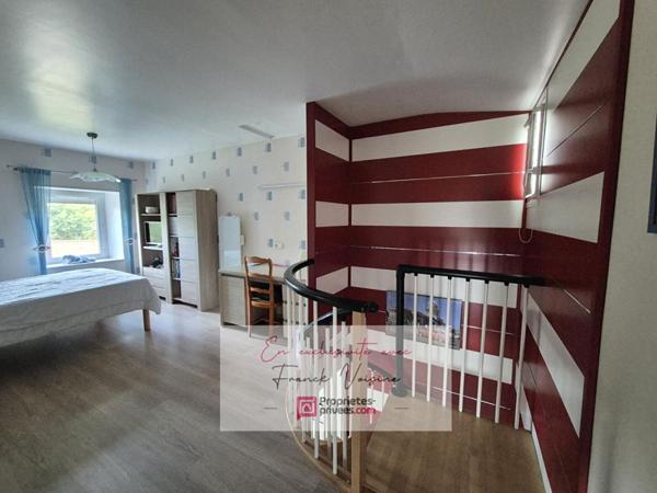 A VENDRE en Exclusivité à Saint Paul en Pareds, maison de 127 m2 avec 3 chambres et plusieurs dépendances sur plusieurs parcelles totalisant  1960 m2 env