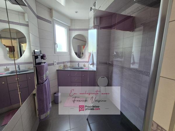 A VENDRE en Exclusivité à Saint Paul en Pareds, maison de 127 m2 avec 3 chambres et plusieurs dépendances sur plusieurs parcelles totalisant  1960 m2 env