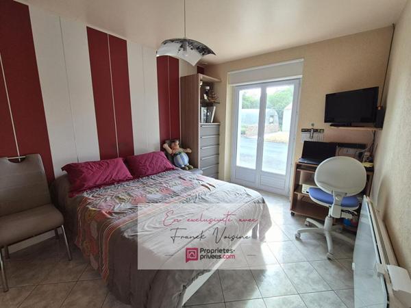 A VENDRE en Exclusivité à Saint Paul en Pareds, maison de 127 m2 avec 3 chambres et plusieurs dépendances sur plusieurs parcelles totalisant  1960 m2 env