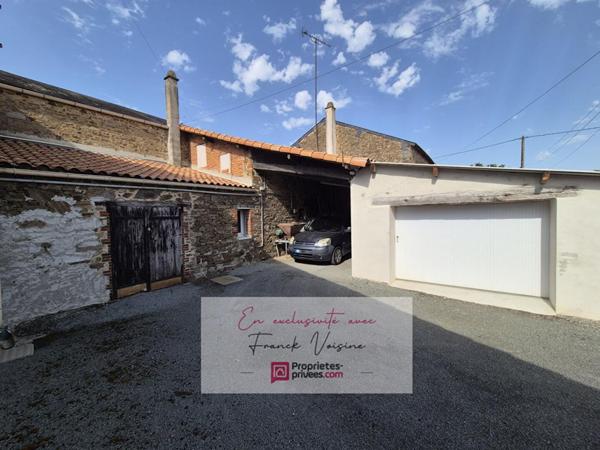 A VENDRE en Exclusivité à Saint Paul en Pareds, maison de 127 m2 avec 3 chambres et plusieurs dépendances sur plusieurs parcelles totalisant  1960 m2 env