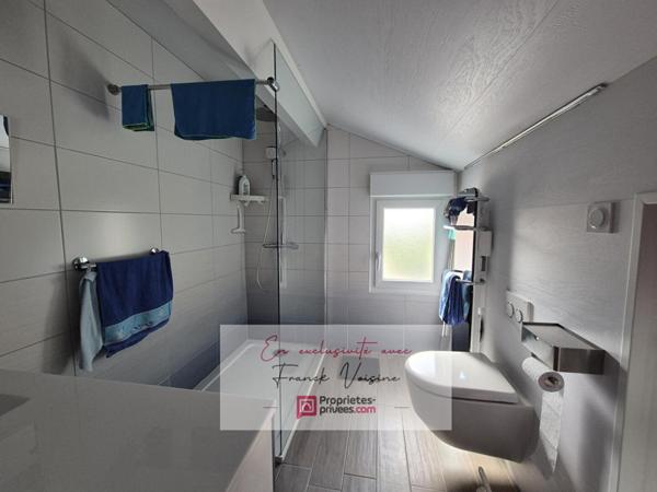 A VENDRE en Exclusivité à Saint Paul en Pareds, maison de 127 m2 avec 3 chambres et plusieurs dépendances sur plusieurs parcelles totalisant  1960 m2 env