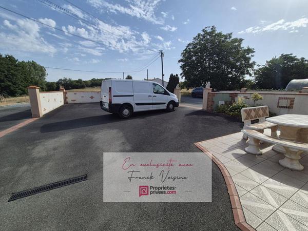 A VENDRE en Exclusivité à Saint Paul en Pareds, maison de 127 m2 avec 3 chambres et plusieurs dépendances sur plusieurs parcelles totalisant  1960 m2 env