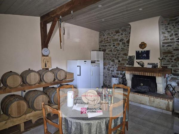 A VENDRE en Exclusivité à Saint Paul en Pareds, maison de 127 m2 avec 3 chambres et plusieurs dépendances sur plusieurs parcelles totalisant  1960 m2 env