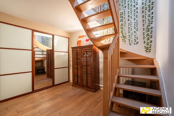 Maison quartier historique 6 pièce(s) 129 m2 840 000 € **  - Référence  4596