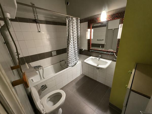 Maison ou ensemble immobilier avec 4 appartements surface au sol 196m²- Parcelle de 401 m²