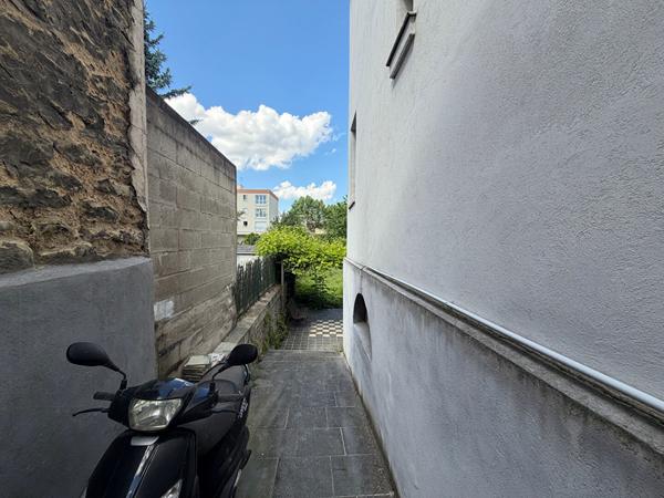 Maison ou ensemble immobilier avec 4 appartements surface au sol 196m²- Parcelle de 401 m²