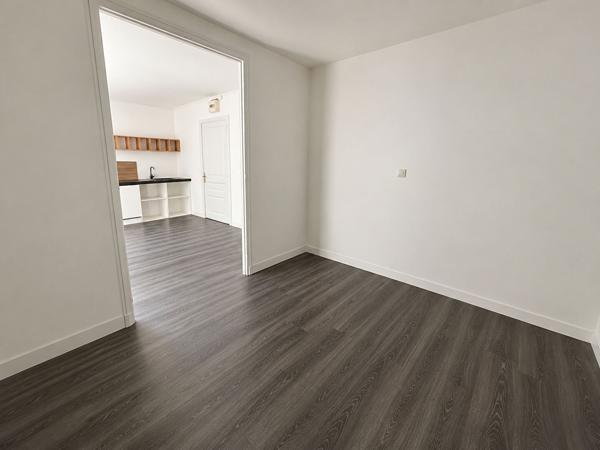 Maison ou ensemble immobilier avec 4 appartements surface au sol 196m²- Parcelle de 401 m²