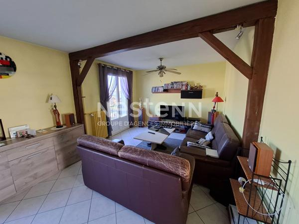 À vendre à Blois : bel appartement T3 de 67 m² au dernier étage, lumineux et calme, avec 2 balcons et cave. Idéal résidence principale ou investissement, proche commerces et services.