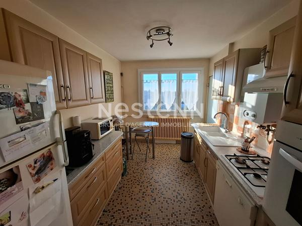 À vendre à Blois : bel appartement T3 de 67 m² au dernier étage, lumineux et calme, avec 2 balcons et cave. Idéal résidence principale ou investissement, proche commerces et services.