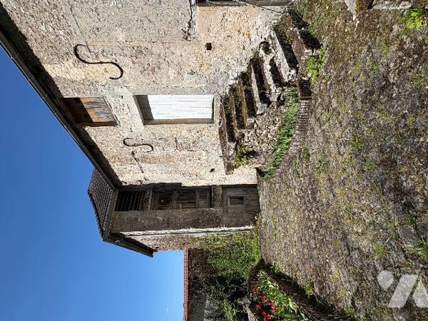 Maison de Maître  avec vaste parc arboré et dépendances.
BIEN RARE!