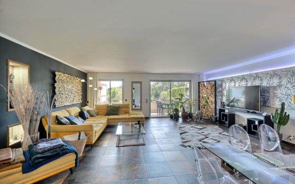 Appartement à vendre    3 pièces • 97 m2 Antibes
