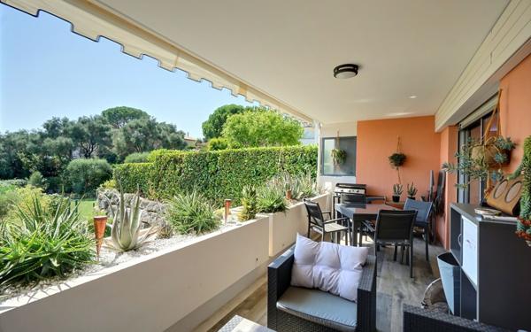 Appartement à vendre    3 pièces • 97 m2 Antibes