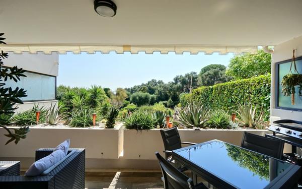 Appartement à vendre    3 pièces • 97 m2 Antibes