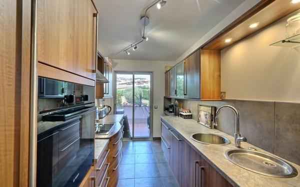 Appartement à vendre    3 pièces • 97 m2 Antibes