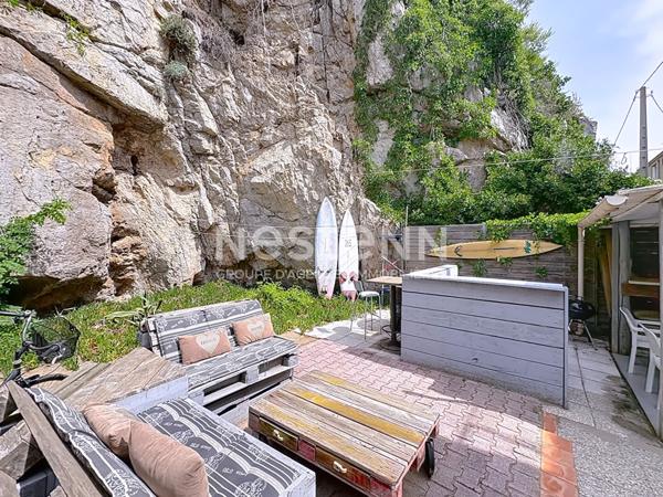 Spacieux appartement 8 pièces de 149.05 m2 (165 m² hab) avec terrasse jardin à flan de falaise à Fleury d'Aude Saint-Pierre-La-Mer