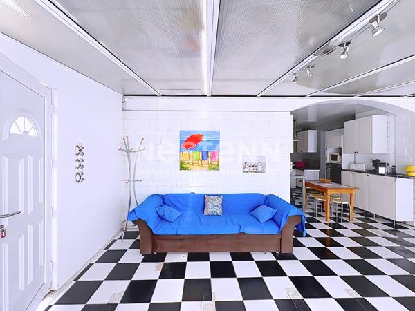 Spacieux appartement 8 pièces de 149.05 m2 (165 m² hab) avec terrasse jardin à flan de falaise à Fleury d'Aude Saint-Pierre-La-Mer