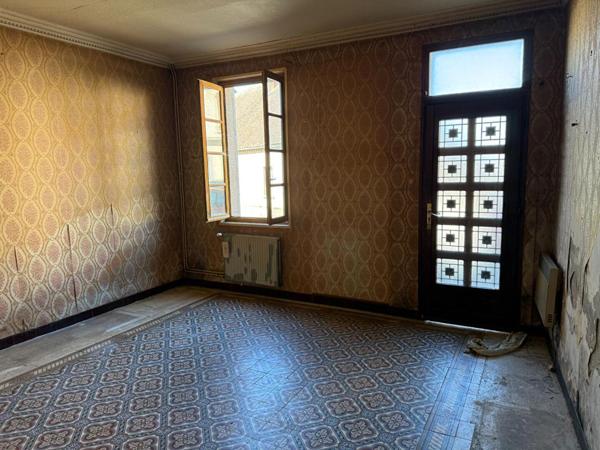Le Montet Maison + Cour + cave +  Jardin + puits + garage + dépendances