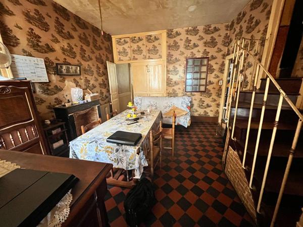 Le Montet Maison + Cour + cave +  Jardin + puits + garage + dépendances
