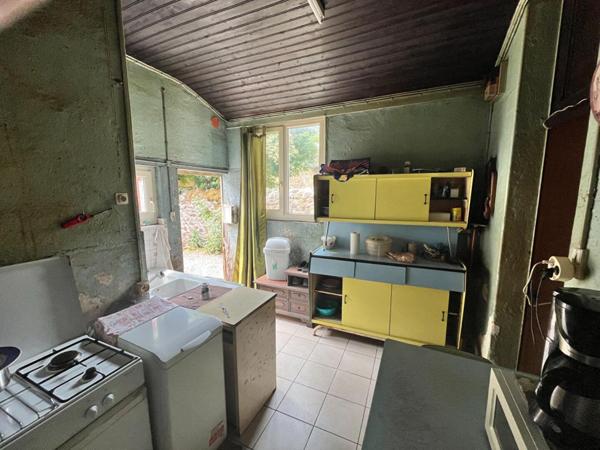 Le Montet Maison + Cour + cave +  Jardin + puits + garage + dépendances