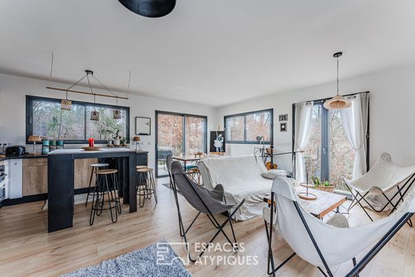 Maison contemporaine et sa double habitation en lisière de nature