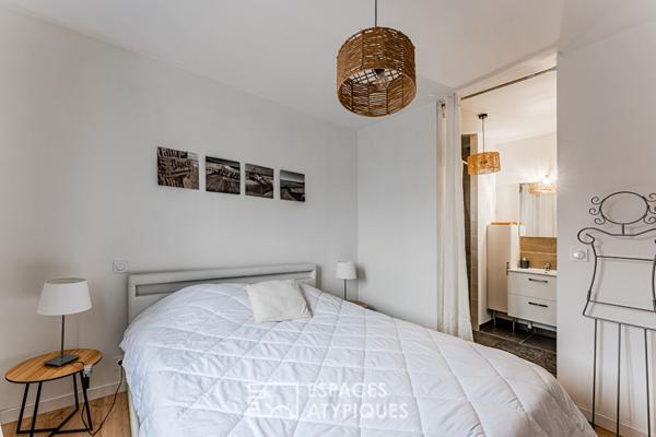 Maison contemporaine et sa double habitation en lisière de nature