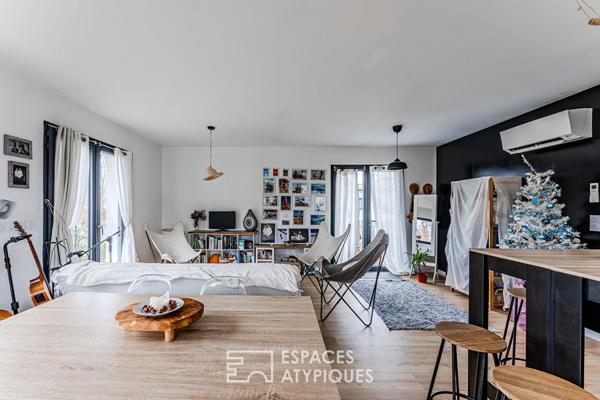 Maison contemporaine et sa double habitation en lisière de nature