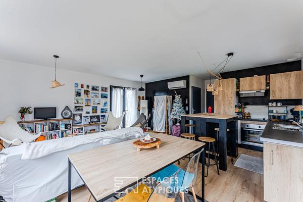 Maison contemporaine et sa double habitation en lisière de nature