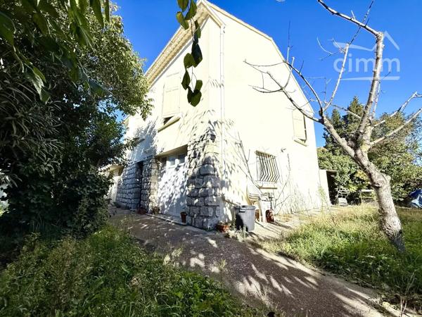 À vendre à Port-Saint-Louis-du-Rhône (13230), maison T4 à étage de 75 m2, avec grand garage, sur une parcelle de 501m2.