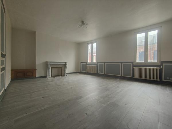 MAGNIFIQUE APPARTEMENT F5 DANS MAISON DE PRESTIGE SUR 90 M² HAB AU COEUR DE N-D. DU THIL PROCHE DE TOUTES CO Beauvais (60000)