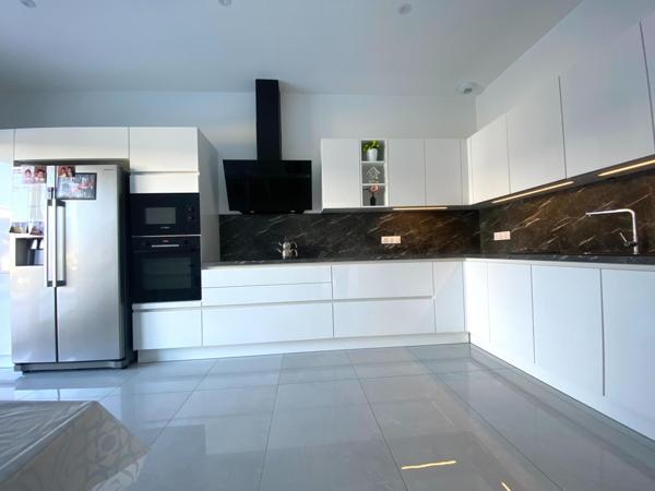 Maison contemporaine 2023 avec patio,  sous décennale, aux portes de La Rochelle !