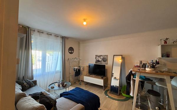 Maison à vendre    10 pièces •  Saint-Just-Luzac