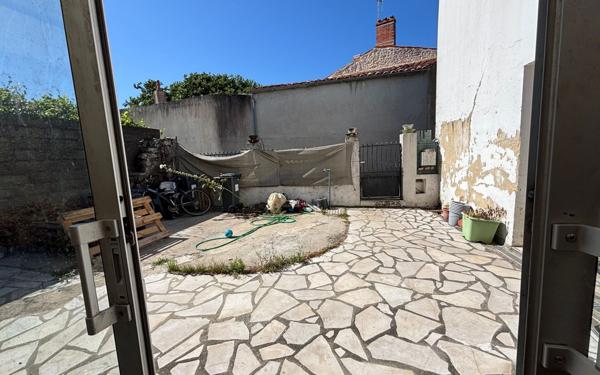 Maison à vendre    10 pièces •  Saint-Just-Luzac