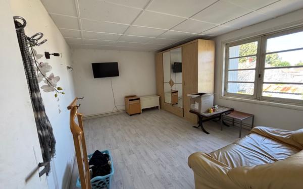 Maison à vendre    10 pièces •  Saint-Just-Luzac