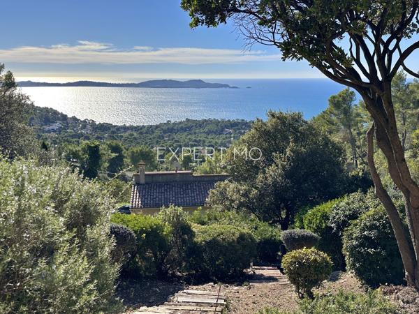 Carqueiranne (83320) Villa avec vue mer panoramique face à la Presqu'île de Giens