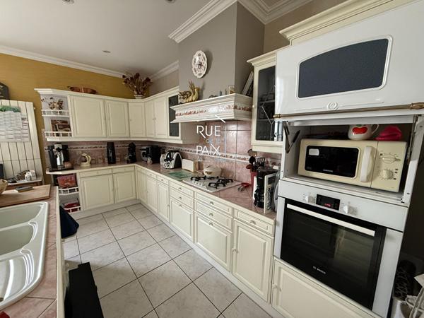 86490 COLOMBIERS Maison Colombiers 5 pièce(s) 227m2