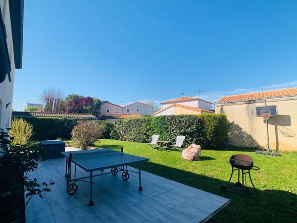 Niort. Maison de 6 pièces de 121m²., Niort 79000