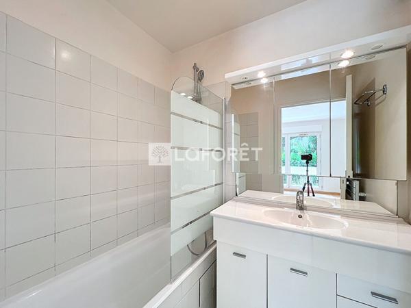 Location appartement Courbevoie - 2 pièce(s) - 45 m² - 1 350 €/mois