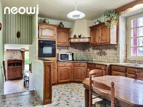CHARME DE L'ANCIEN, BEAUX VOLUMES ET JARDIN ARBORÉ AU CŒUR DE JUSSAC !