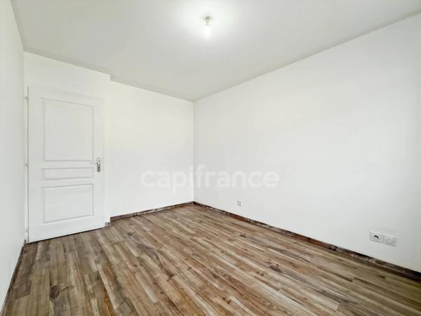 Appartement à vendre 3 pièces GEX (01) - 60m2 - en attique avec stationnements privatifs intérieur & extérieur